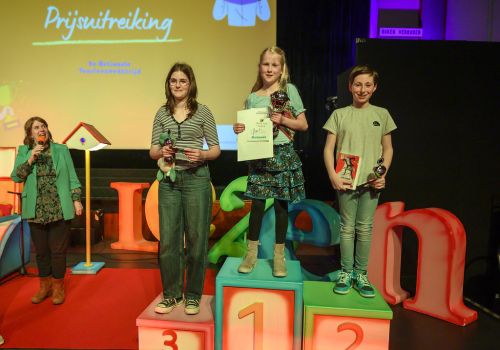 Winnaars Limburgse finales voorleeswedstrijd: Imke en Isa